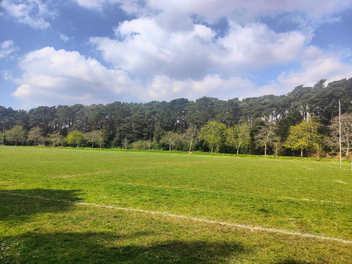 Peaceful Getaway In Forested Park Bournemouth Exterior foto