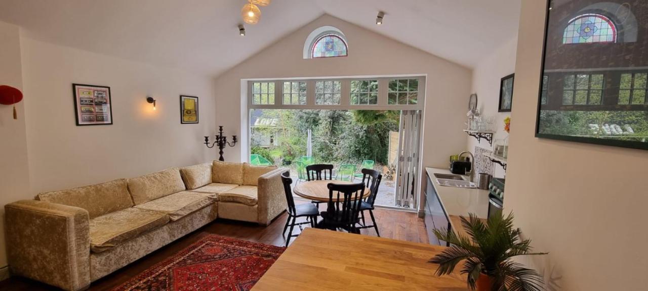 Peaceful Getaway In Forested Park Bournemouth Exterior foto